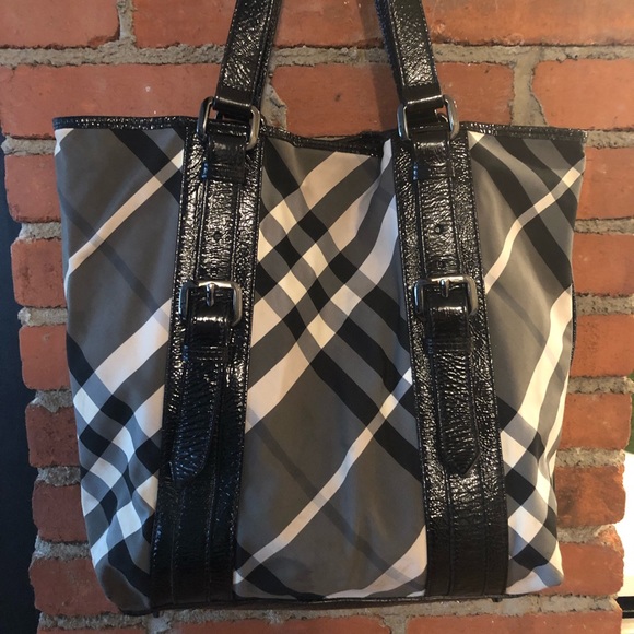 Burberry Handbags - Burberry Tote